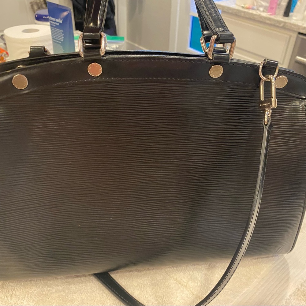 LV Epi Brea MM Black with strap. Certificate of authenticity